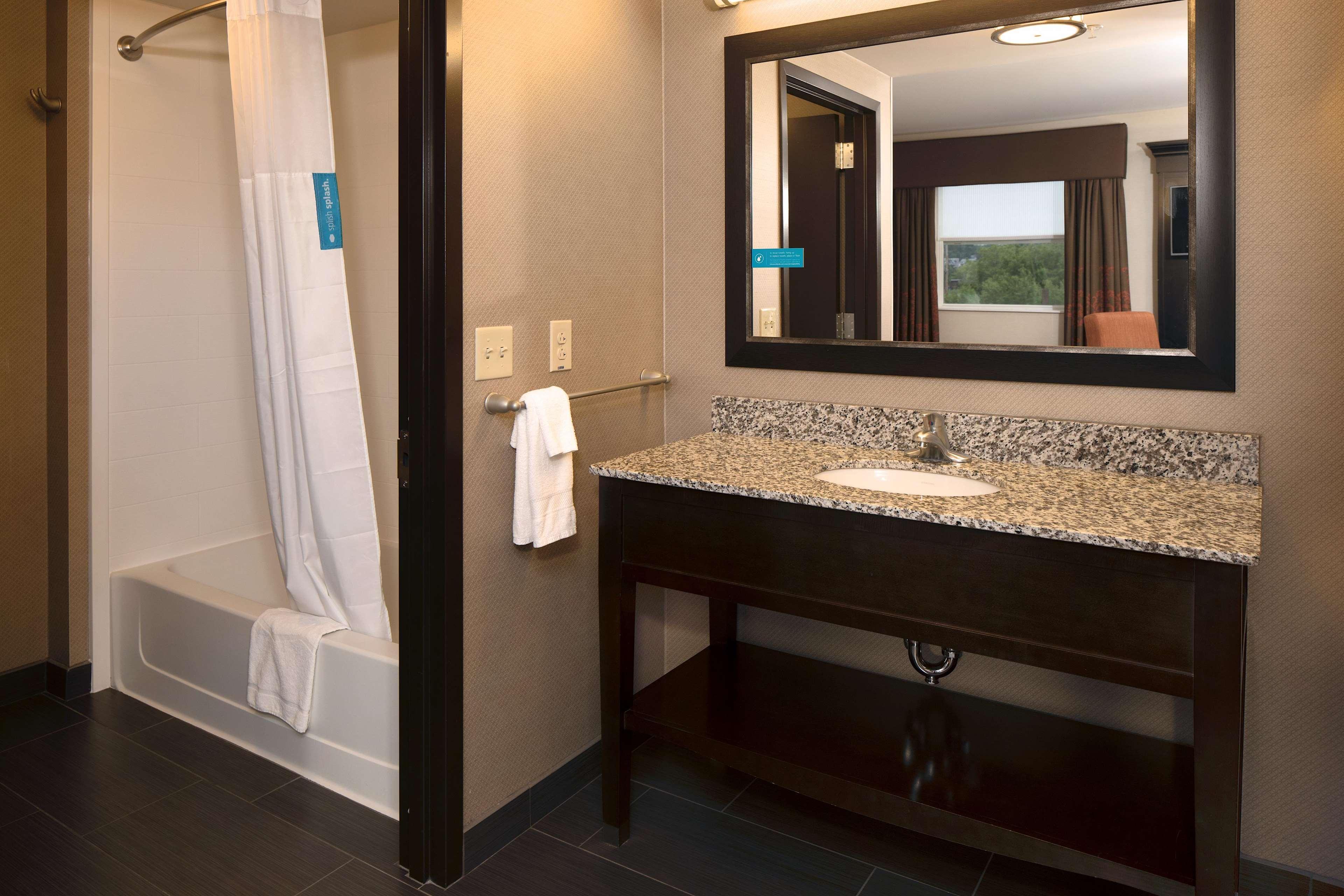 Hampton Inn Lewiston-Auburn Bagian luar foto