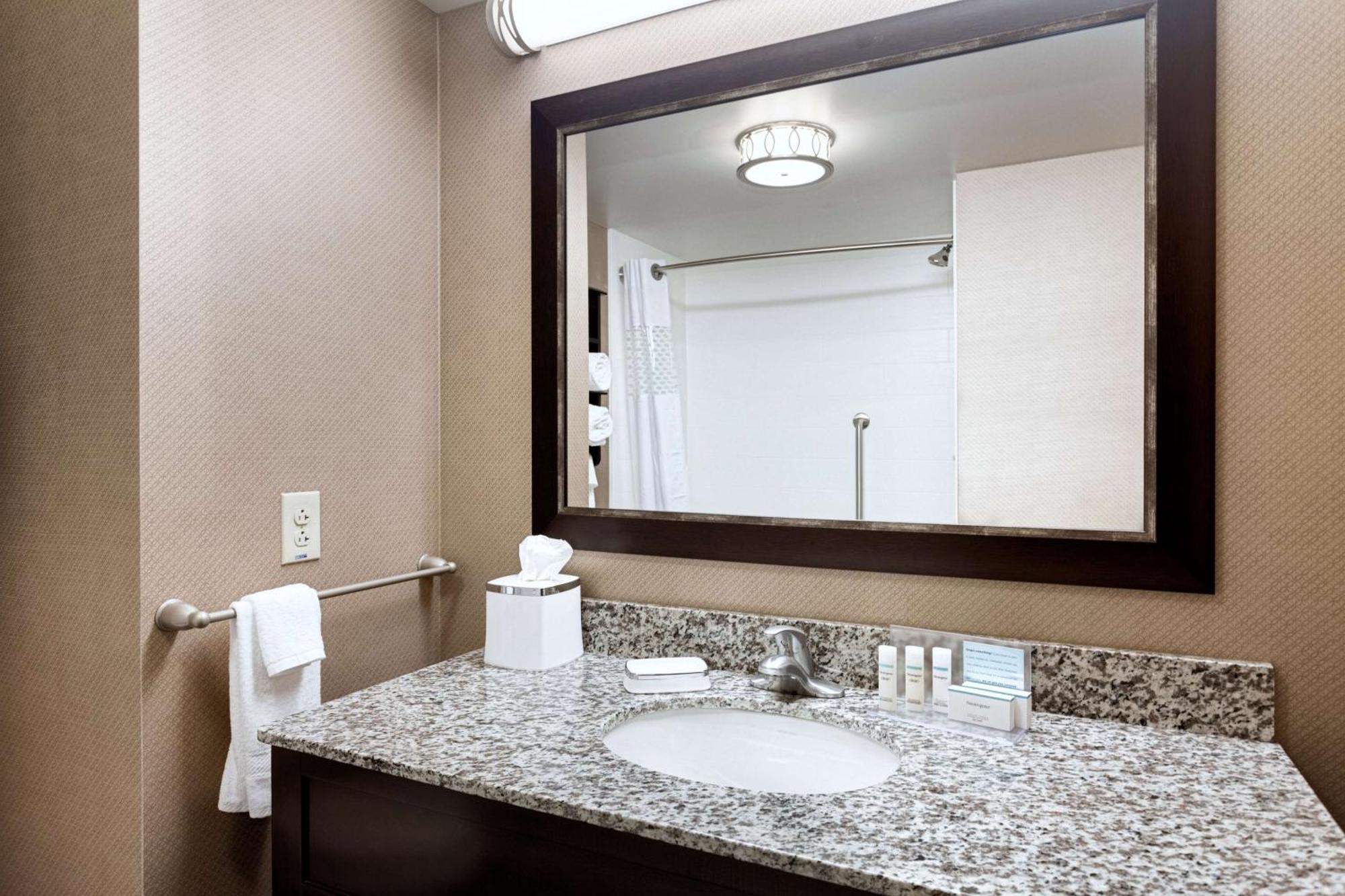 Hampton Inn Lewiston-Auburn Bagian luar foto